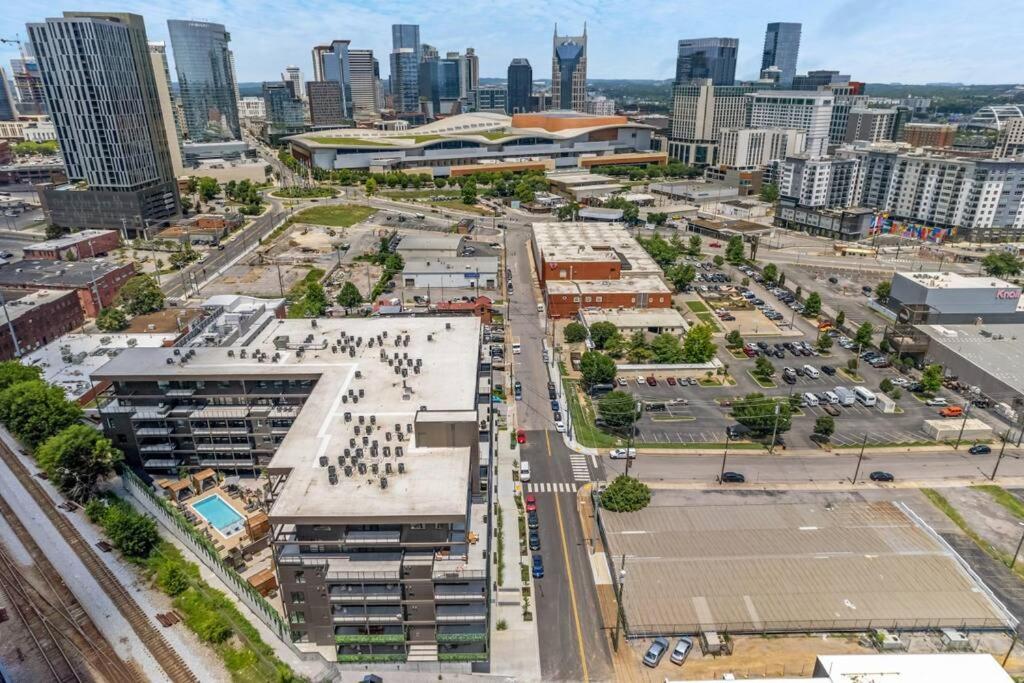 شقة Skyline View, Pool, Gym, Balcony'S, Walk To Bway! ناشفيل المظهر الخارجي الصورة