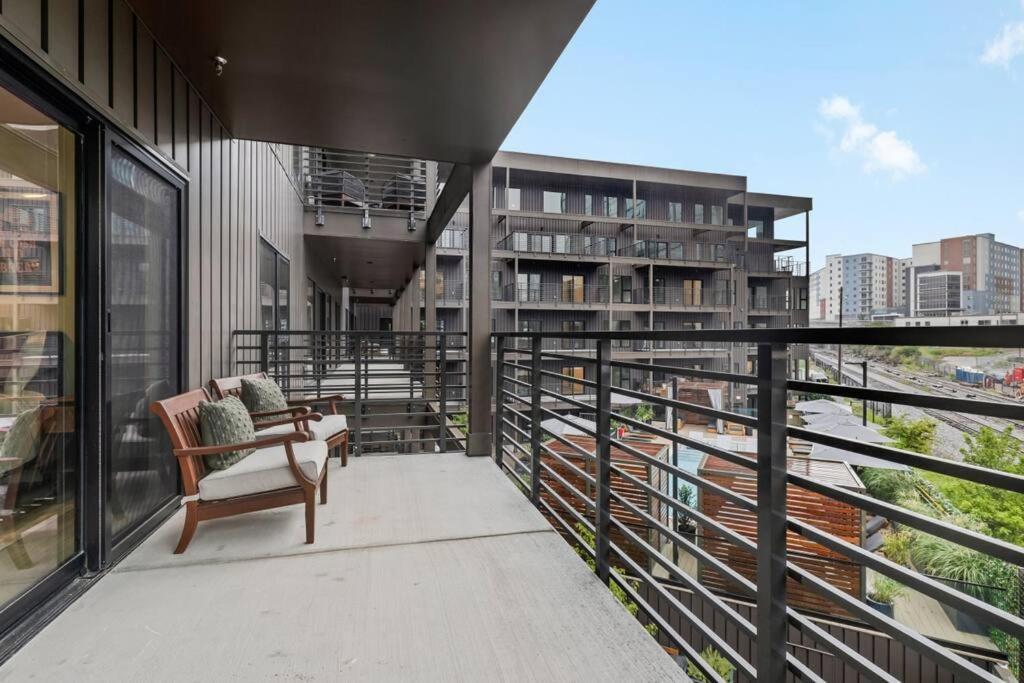 شقة Skyline View, Pool, Gym, Balcony'S, Walk To Bway! ناشفيل المظهر الخارجي الصورة