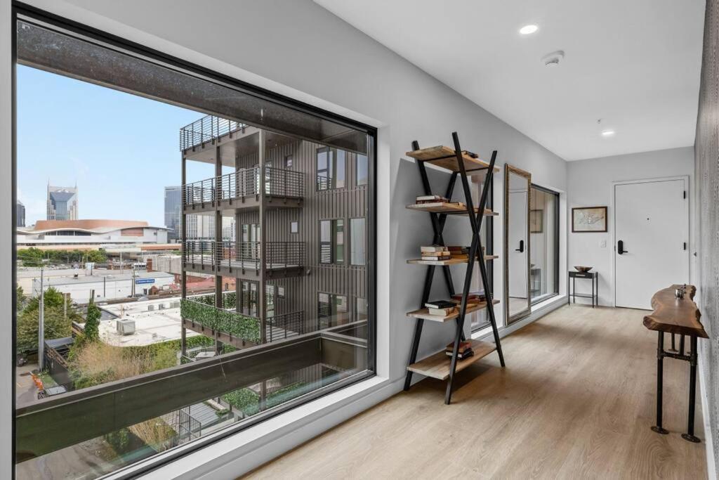 شقة Skyline View, Pool, Gym, Balcony'S, Walk To Bway! ناشفيل المظهر الخارجي الصورة