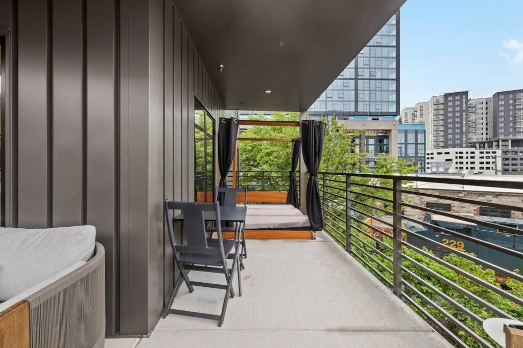 شقة Skyline View, Pool, Gym, Balcony'S, Walk To Bway! ناشفيل المظهر الخارجي الصورة